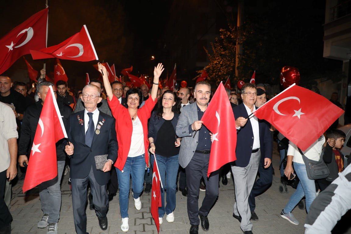 29 ekim fener alayi ve konser 2 - Marmara Bölge: Balıkesir Son Dakika Haberleri ile Hava Durumu