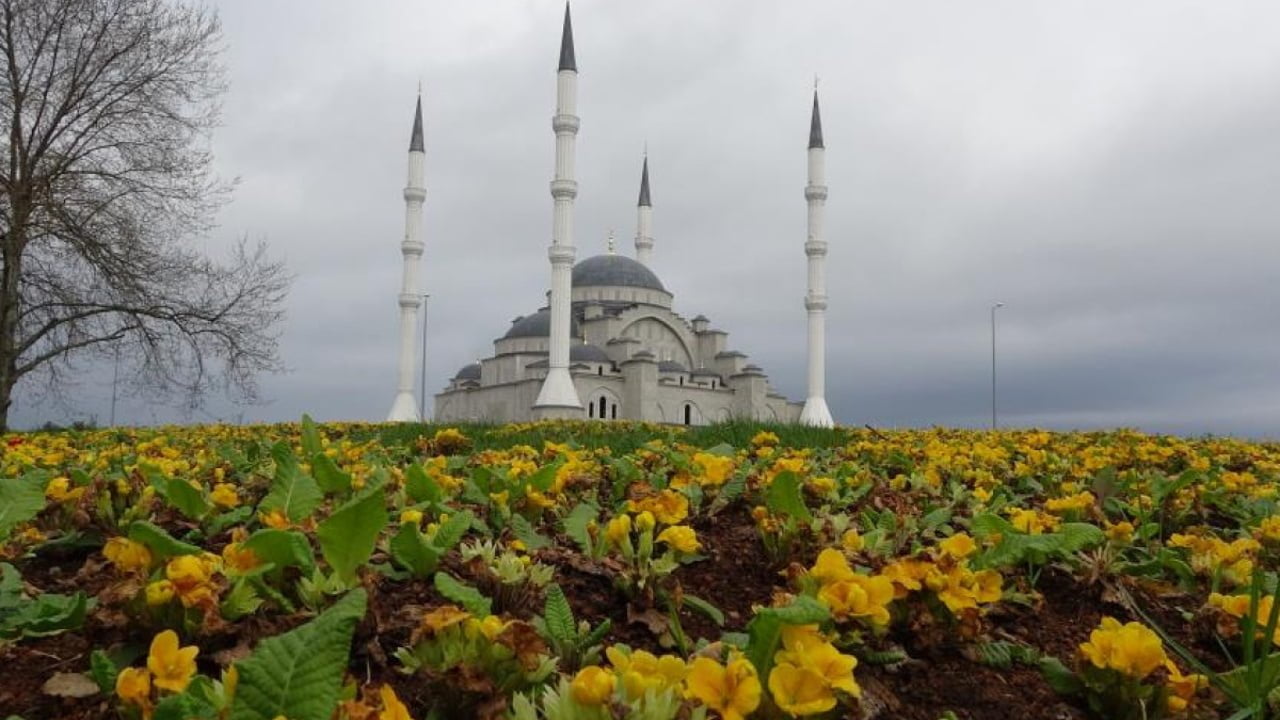 Tamamlandığında Doğu Karadeniz'in en büyük camisi ve külliyesi olacak!