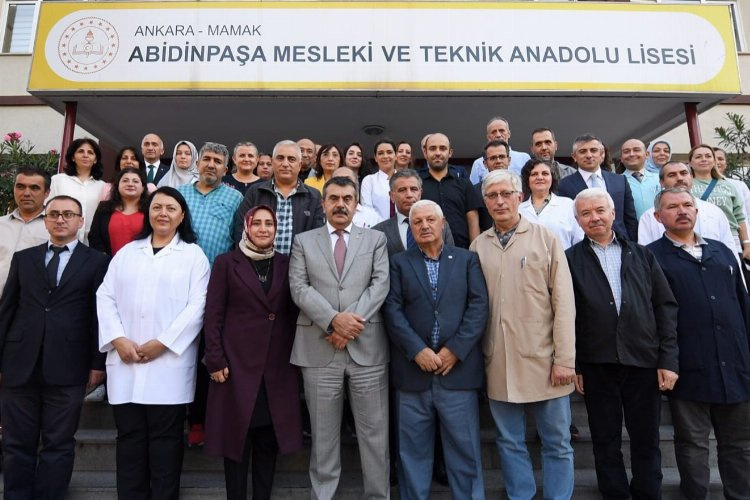 Bakan Tekin Ankara’da öğretmenlerle buluştu