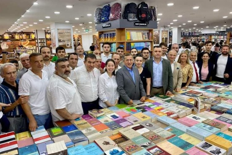 Kocaeli'nin yeni kitap ve kahve mekanı açıldı