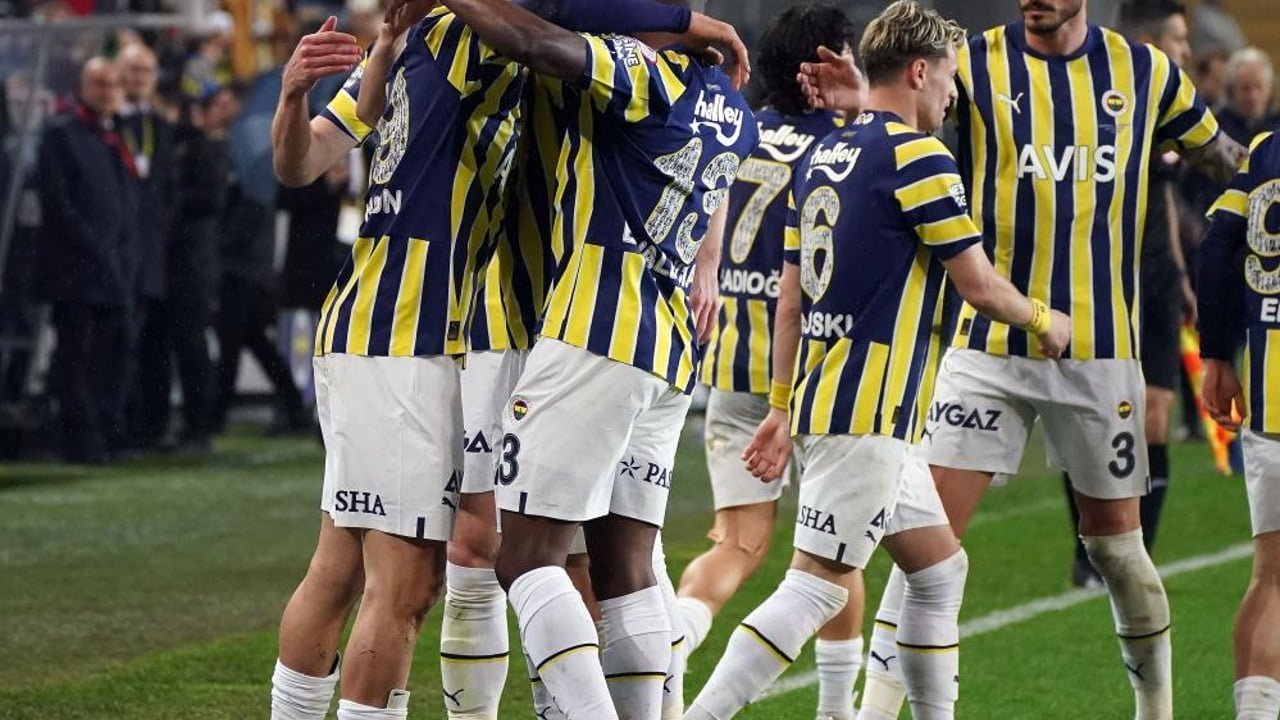 FENERBAHÇE YARI FİNALDE