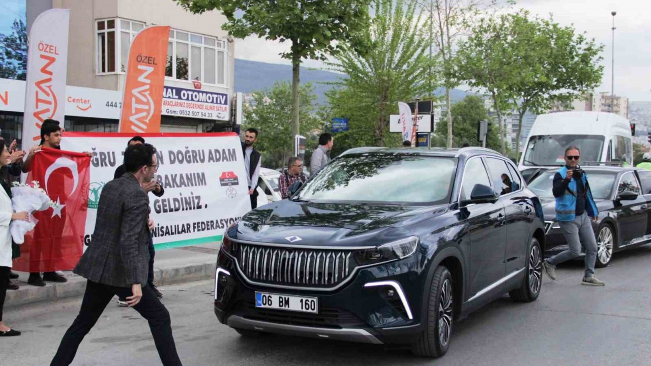 Bakan Kasapoğlu: “Bizi İzmir’in her yerinde görebilirsiniz”