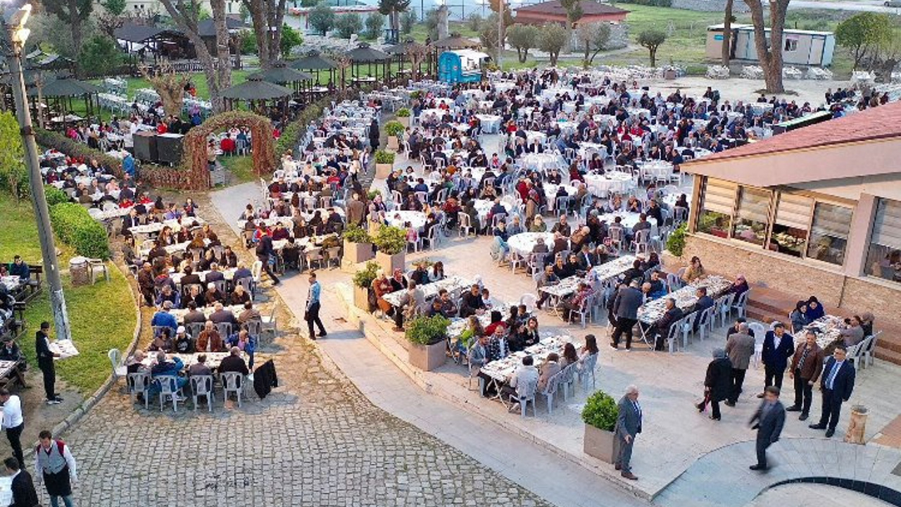 Bergama'da 2 bin kişi ile iftar sofrası