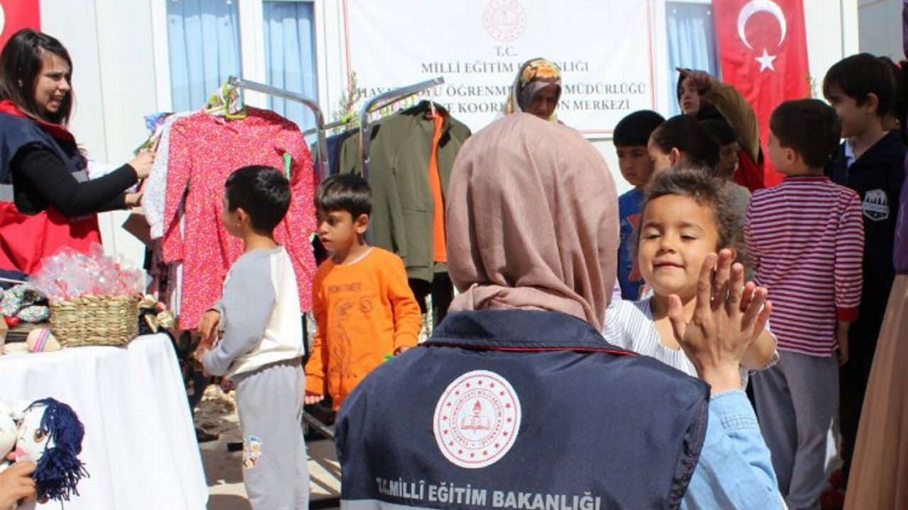 Çocuklara bayram sevinci için ürettiler