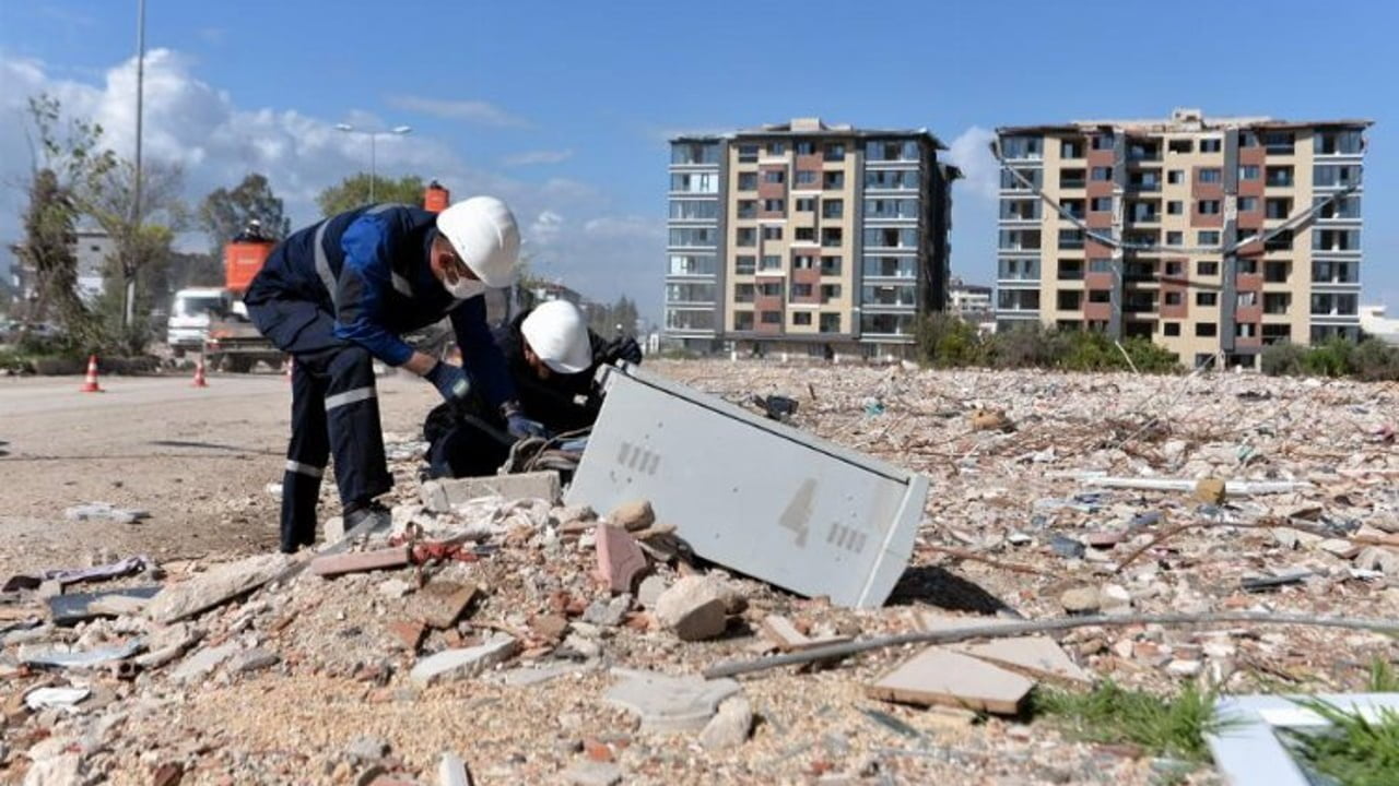 Enerjinin kahramanları UEDAŞ afet bölgesinden elini çekmiyor