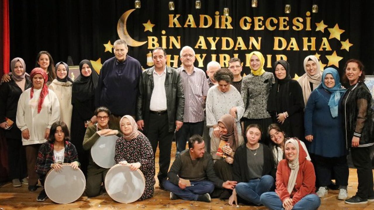 Engelsiz hobi kursiyerlerinden 'Kadir Gecesi' programı