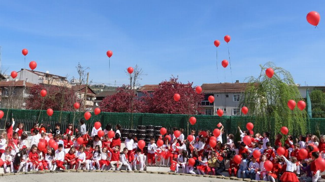 İzmit’te erken 23 Nisan coşkusu yaşandı