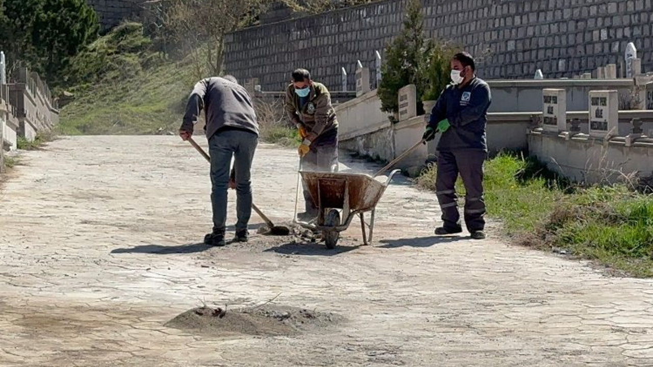 Kayseri Melikgazi’de mezarlıklar bayrama hazırlanıyor