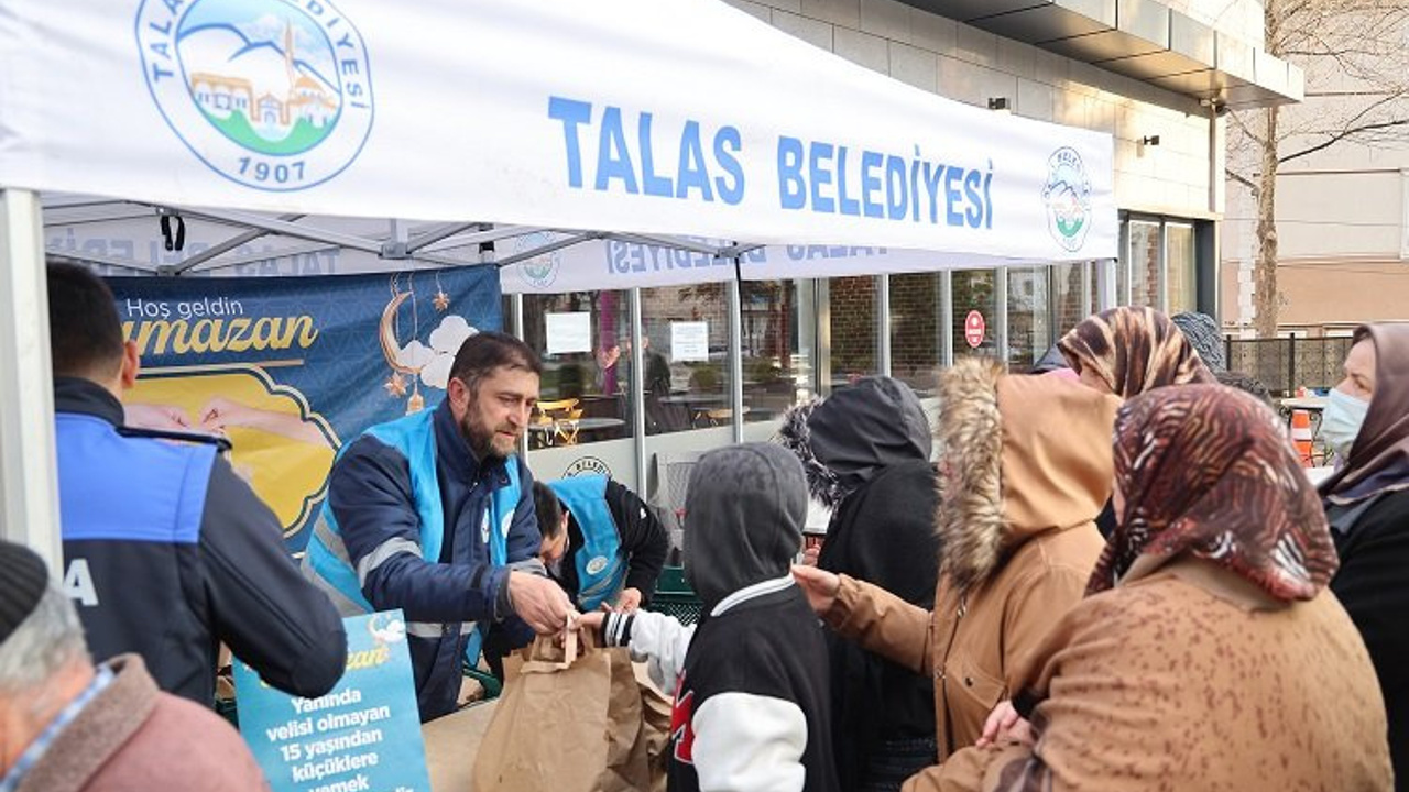 Talas’ta “Biz pişirelim, siz ulaştırın” gönüllere dokunuyor