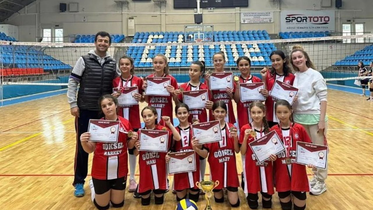 Voleybolda İpsala Atatürk Ortaokulu ‘İl Şampiyonu’ oldu