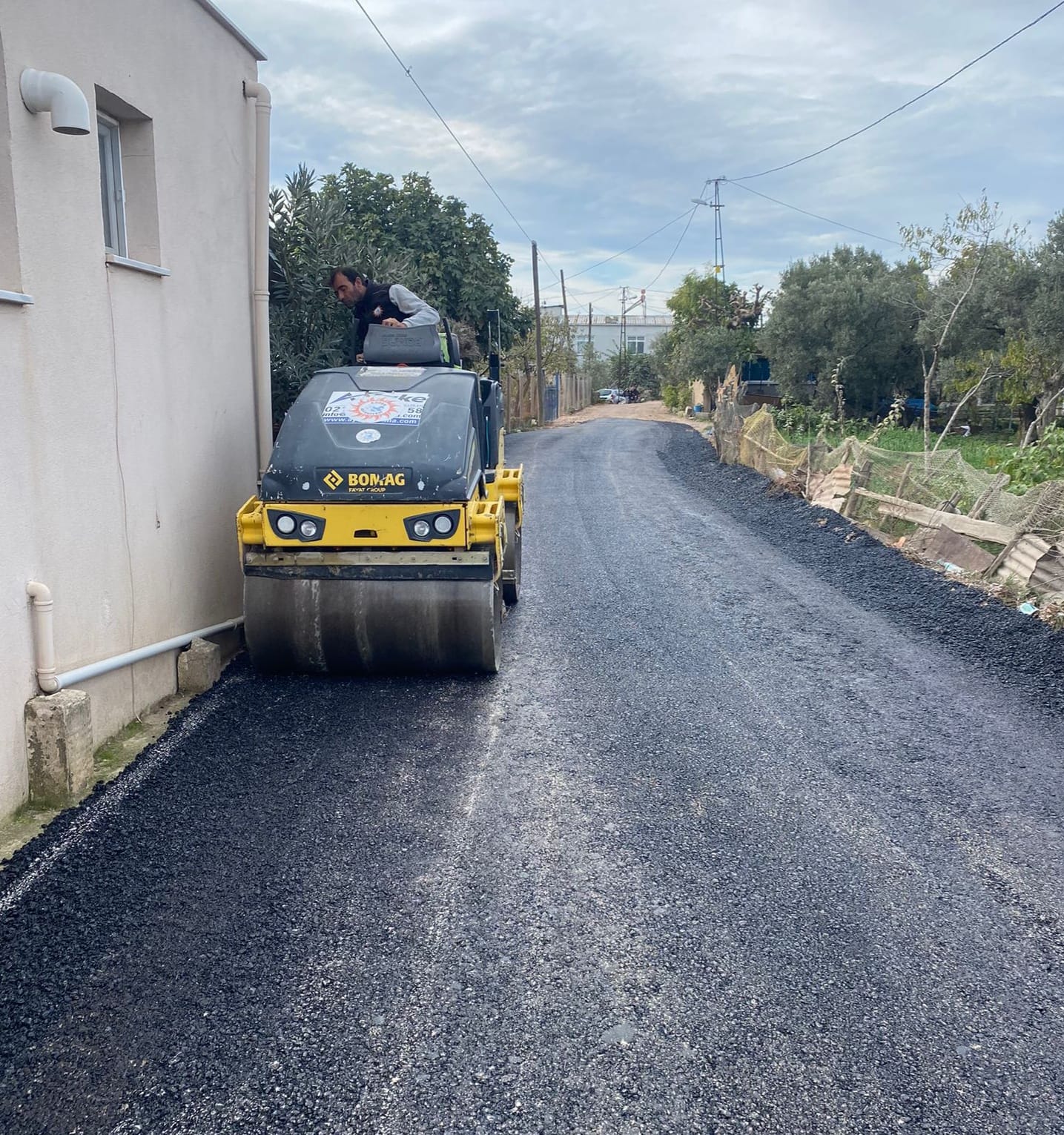 ERDEK’TE ASFALT ÇALIŞMALARI DEVAM EDİYOR