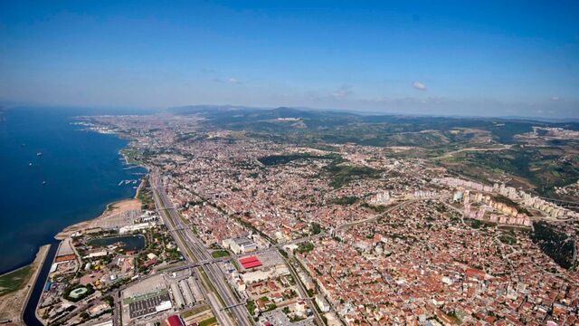 KOCAELİ’DE SOKAKTA BAŞINDAN VURULMUŞ AĞIR YARALI OLARAK BULUNDU