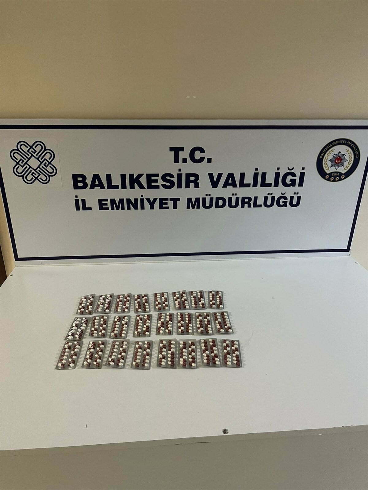 ŞÜPHELİ GENÇ UYUŞTURUCUYLA YAKALANDI!