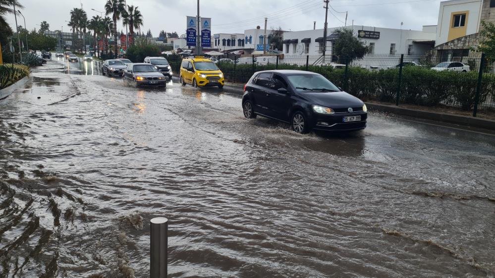 BODRUM’DA SAĞANAK YAĞIŞ 