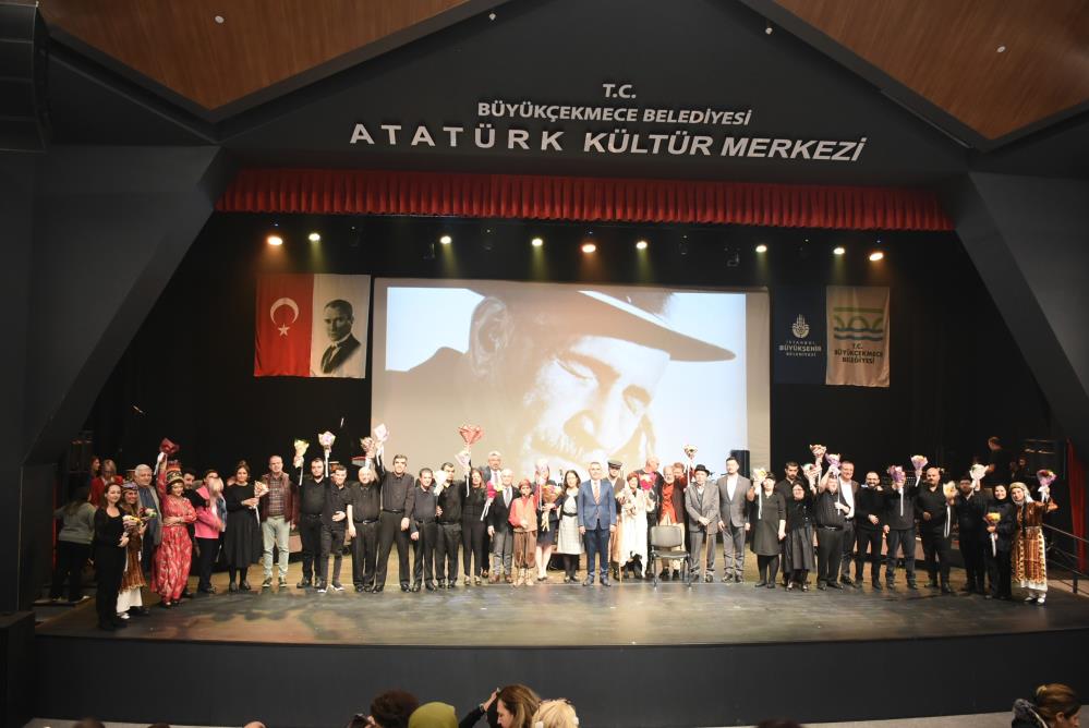 AŞIK VEYSEL KONSERLE ANILDI