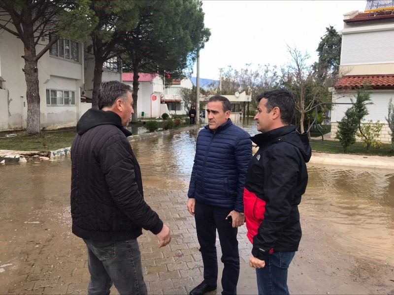 KAYMAKAM MEMİŞ, FIRTINADAN ZARAR GÖREN VATANDAŞLARI ZİYARET ETTİ  