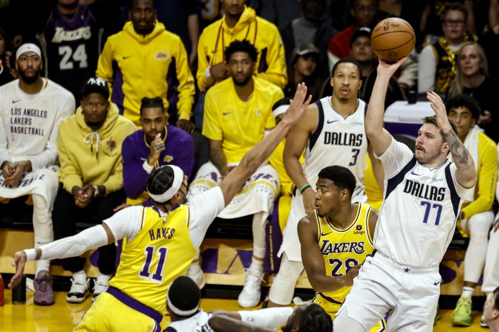 DALLAS LAKERS’I MAĞLUP ETTİ