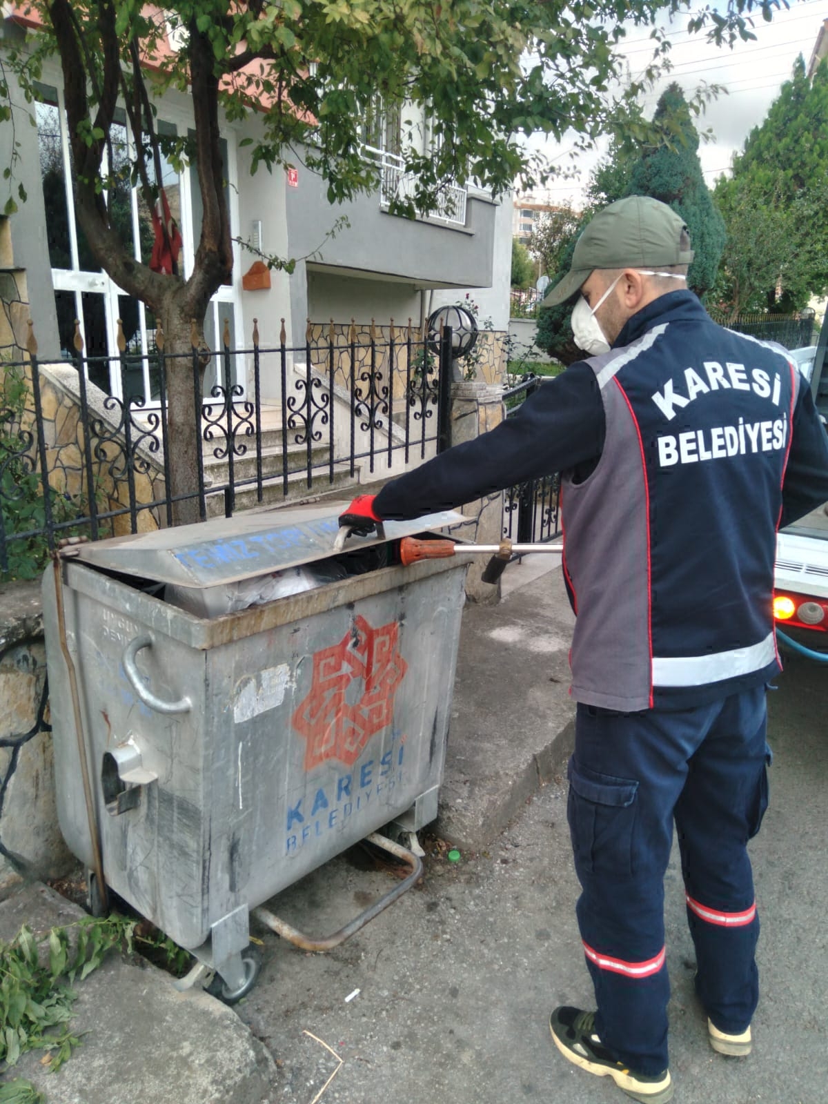 Kareside Ilaclama 7 24 Suruyor 6 - Marmara Bölge: Balıkesir Son Dakika Haberleri ile Hava Durumu