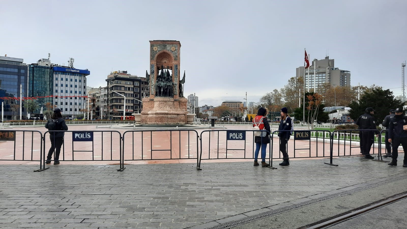 Taksim Meydanı, Kadına Yönelik Şiddete Karşı Güvenlik Önlemleri Kapsamında Kapatıldı