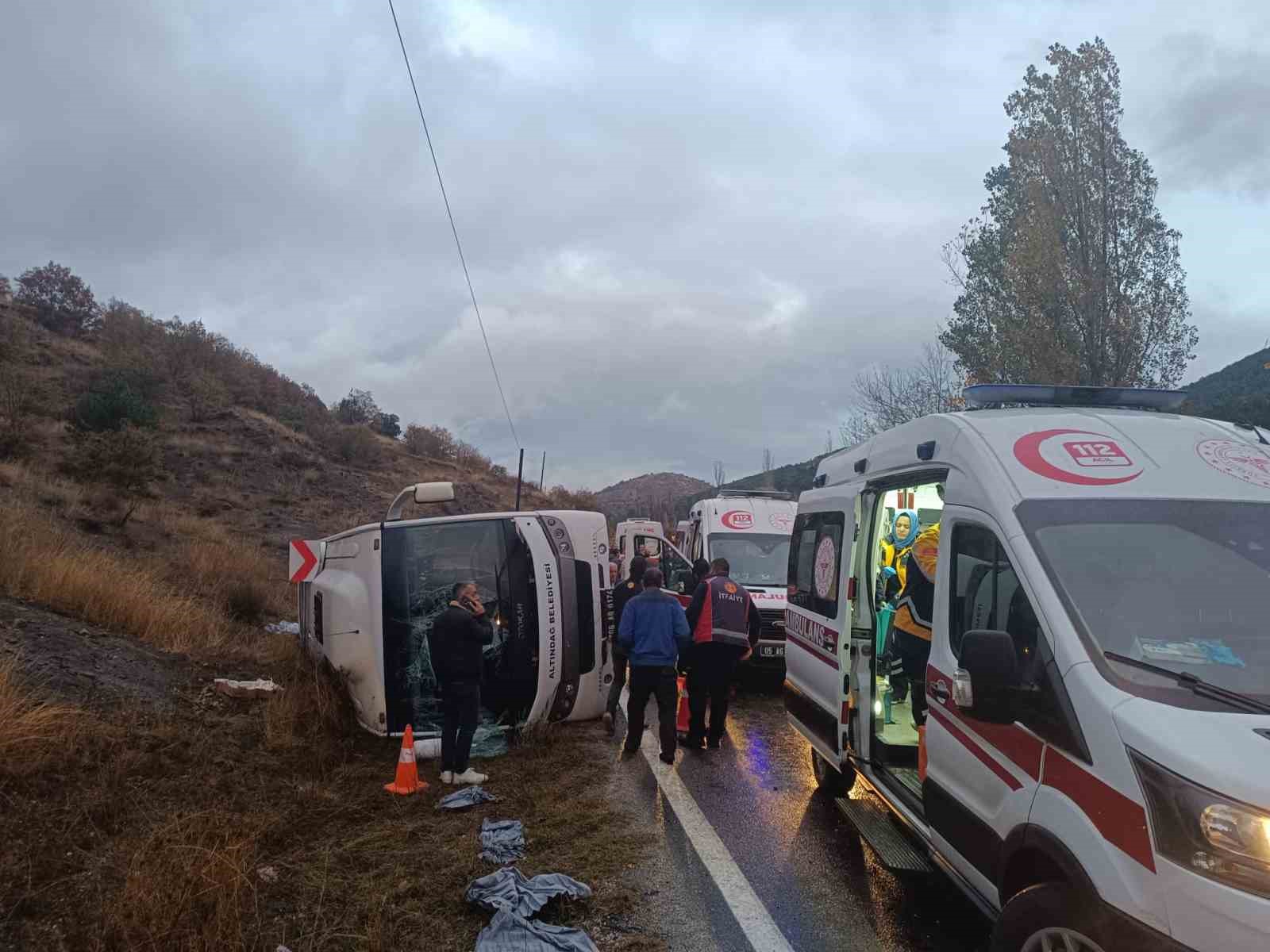 Amasya’da yolcu otobüsü devrildi: 27 yaralı