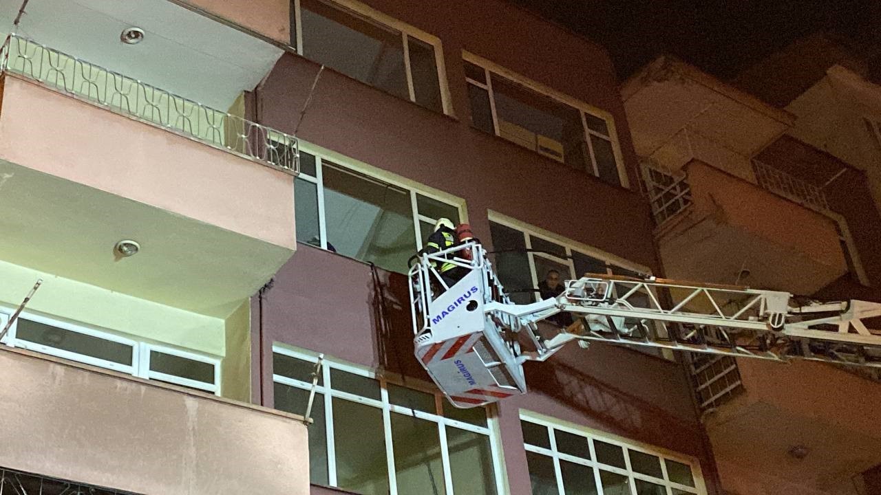 apartmanin 3 katindaki yangin ekipler tarafindan sonduruldu 974ed59 - Marmara Bölge: Balıkesir Son Dakika Haberleri ile Hava Durumu