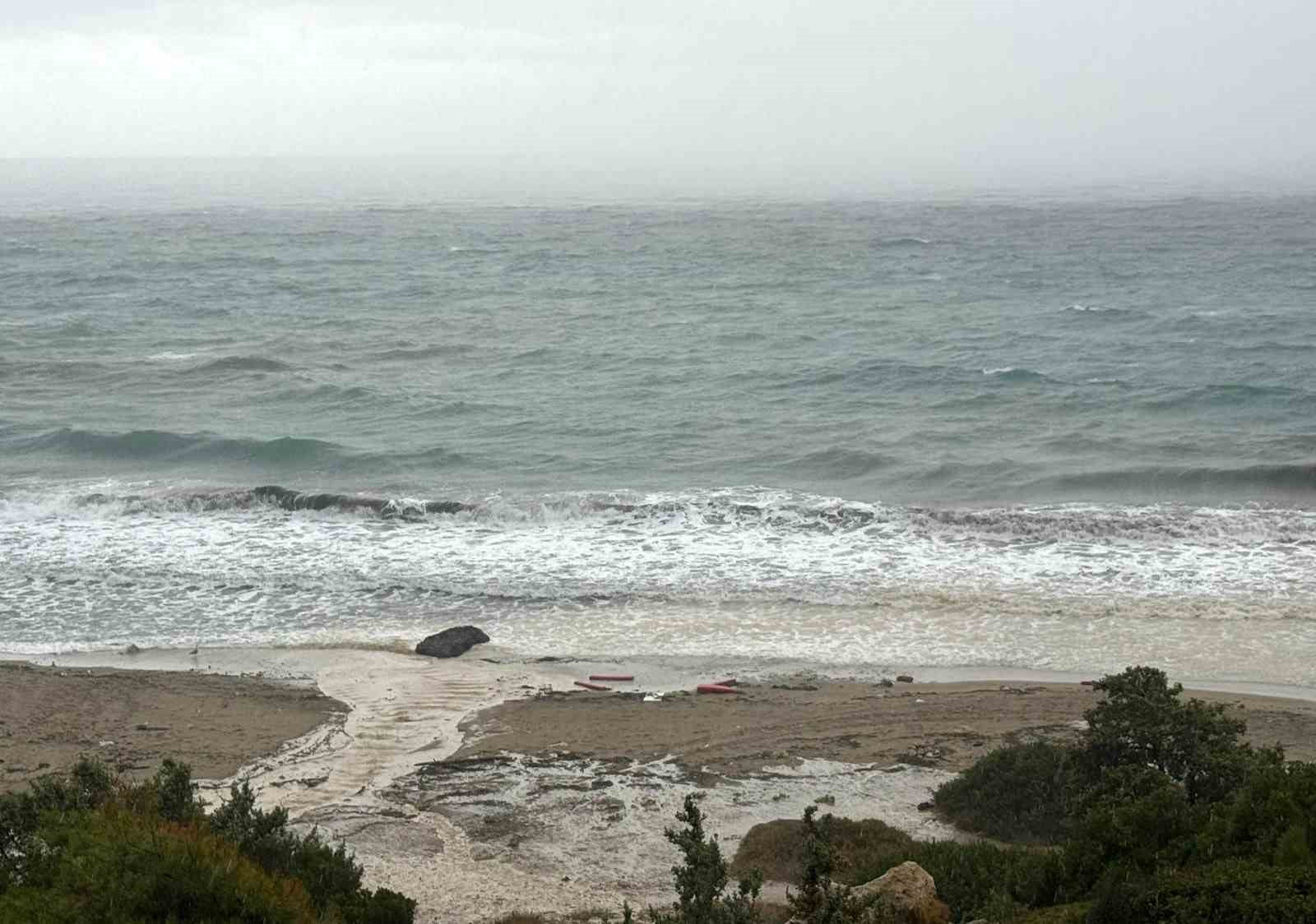 İzmir’in Çeşme ilçesinde lastik