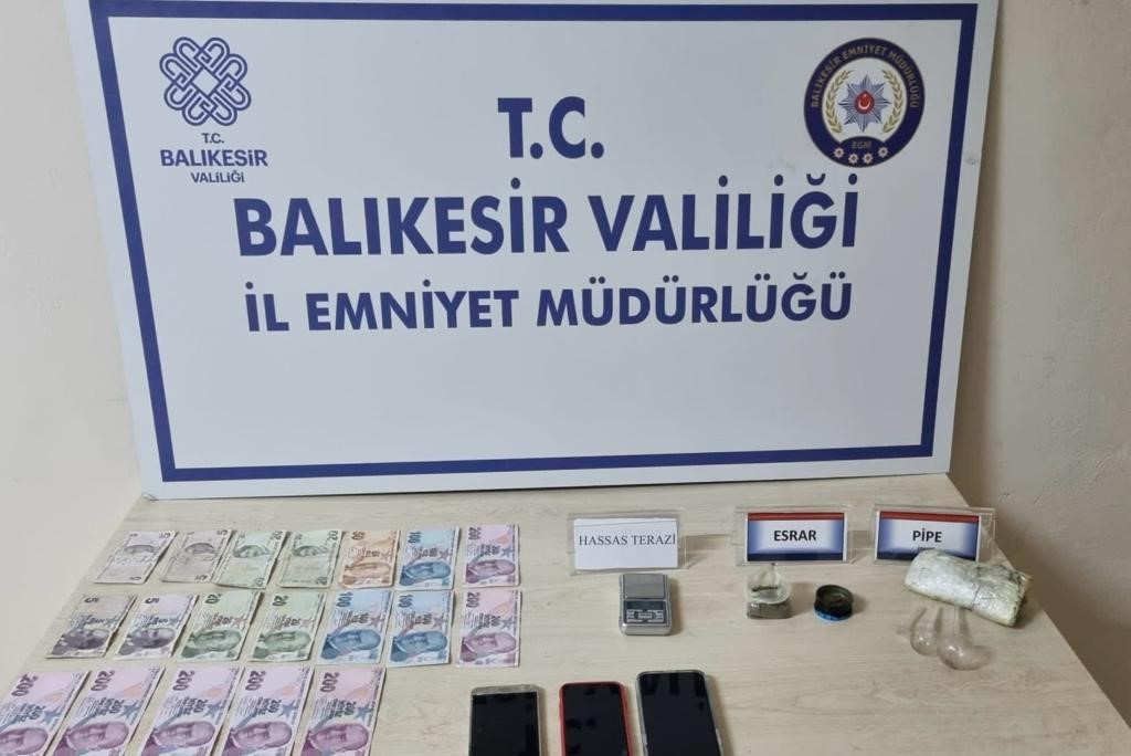 erdekte yapilan aramada sahislarin uzerinde uyusturucu bulundu 9449784 - Marmara Bölge: Balıkesir Son Dakika Haberleri ile Hava Durumu