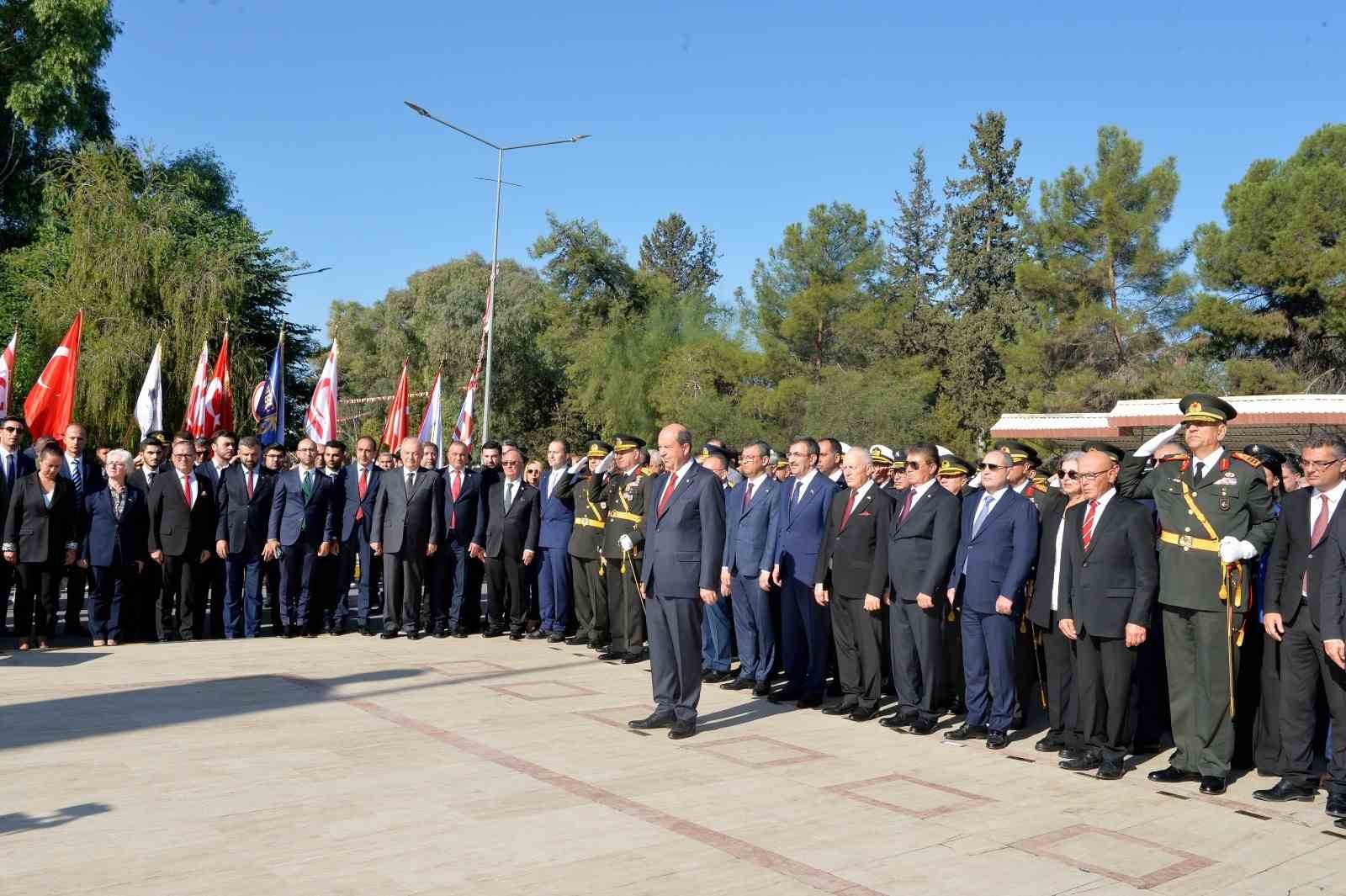 kktc cumhurbaskani tatar ve cumhurbaskani yardimcisi yilmaz lefkosa ataturk anitina celenk birakti 94baaf3 - Marmara Bölge: Balıkesir Son Dakika Haberleri ile Hava Durumu