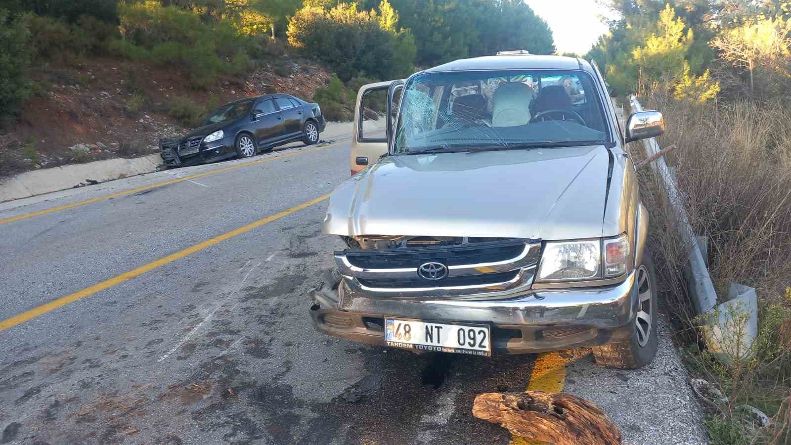 mentesede trafik kazasi 3 yarali 8bc5af6 - Marmara Bölge: Balıkesir Son Dakika Haberleri ile Hava Durumu