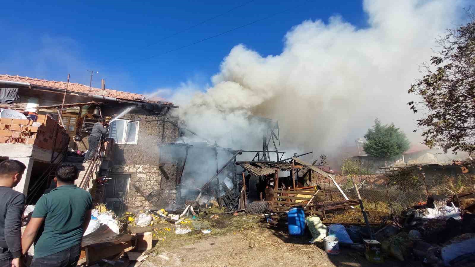 ocaktan cikan yangin evi kullanilamaz hale getirdi 421110b - Marmara Bölge: Balıkesir Son Dakika Haberleri ile Hava Durumu