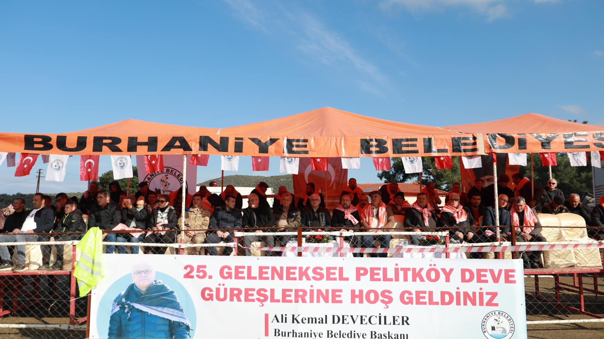 PELİTKÖY’DE DEVE GÜREŞİ HEYECANI