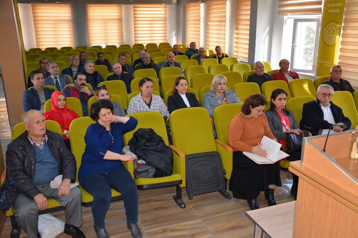 EDREMİT’TE MUHTARLAR TOPLANTISI YAPILDI