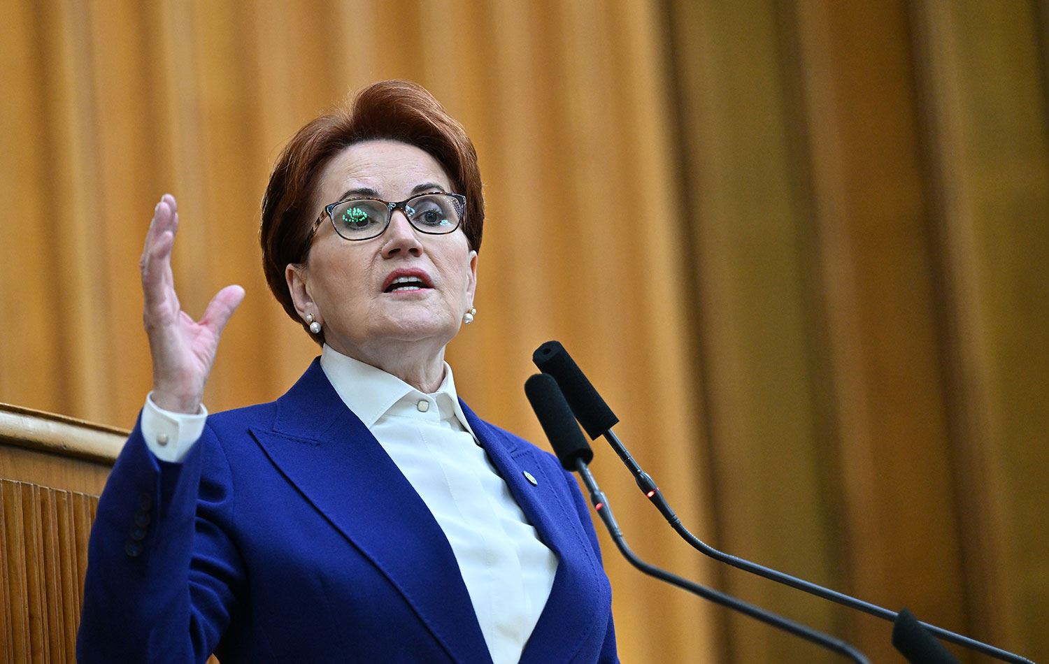 AKŞENER’DEN TEPKİ!” İKİ TAKIMDA ŞAMPİYON EDİLSİN”