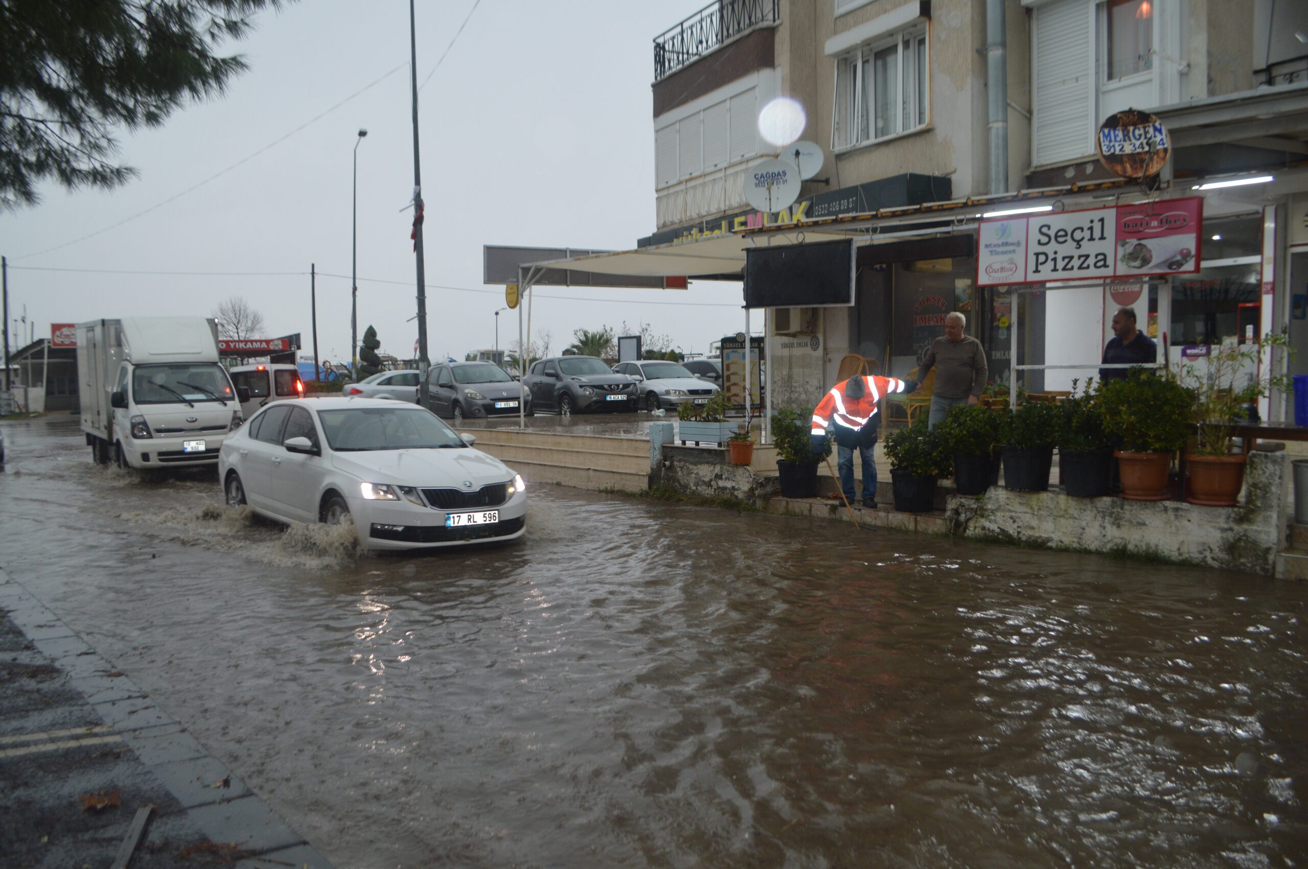 SAĞANAK YAĞIŞ HAYATI FELÇ ETTİ