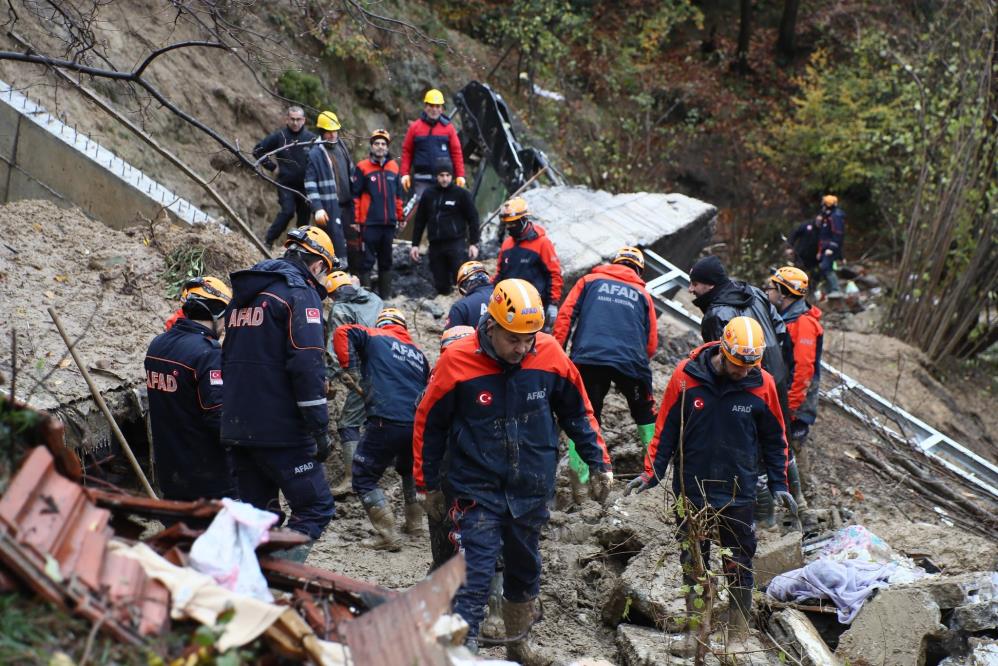 Zonguldak’ta heyelan sebebiyle çöken