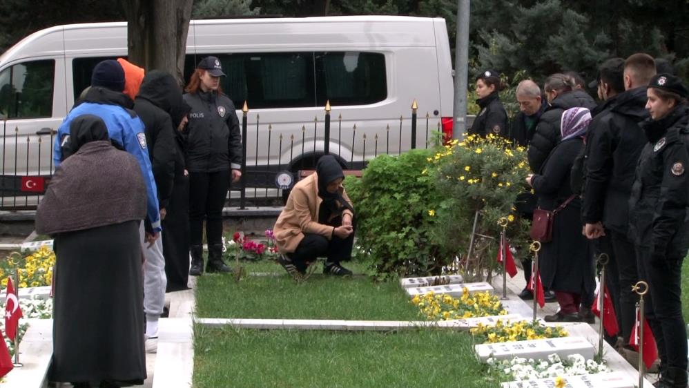 TERÖR SALDIRISININ ŞEHİTLERİ EDİRNEKAPI’DA ANILDI  