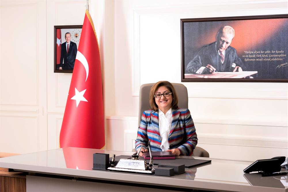 FATMA ŞAHİN’DEN YENİ YIL MESAJI