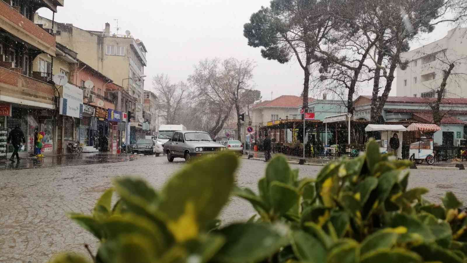 balikesirin kepsut ve sindirgi ilcelerinde kar yag 1644323447736 - Marmara Bölge: Balıkesir Son Dakika Haberleri ile Hava Durumu