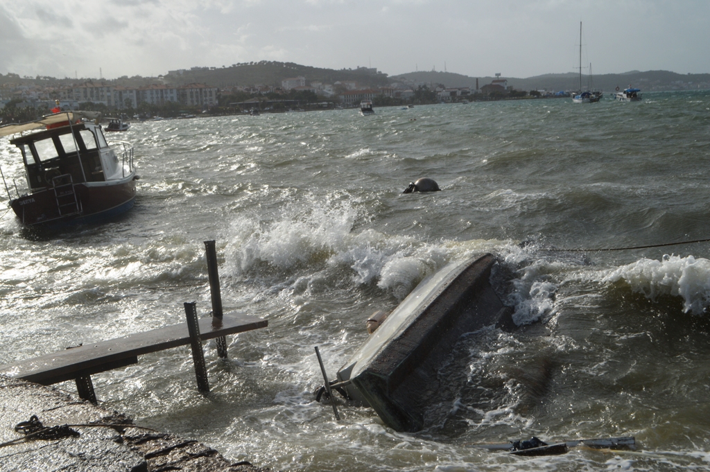 firtina sonrasindan gorunumler 1 - Marmara Bölge: Balıkesir Son Dakika Haberleri ile Hava Durumu