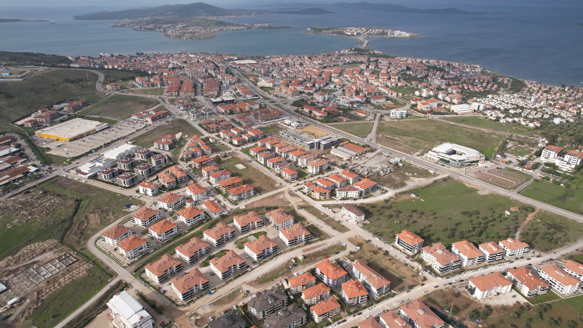 thumbnail AYVALIKTA DOGALGAZIN YOLLARDA YARATTIGI TAHRIBAT HIZLI BIR SEKILDE ONARILIYOR 3 - Marmara Bölge: Balıkesir Son Dakika Haberleri ile Hava Durumu