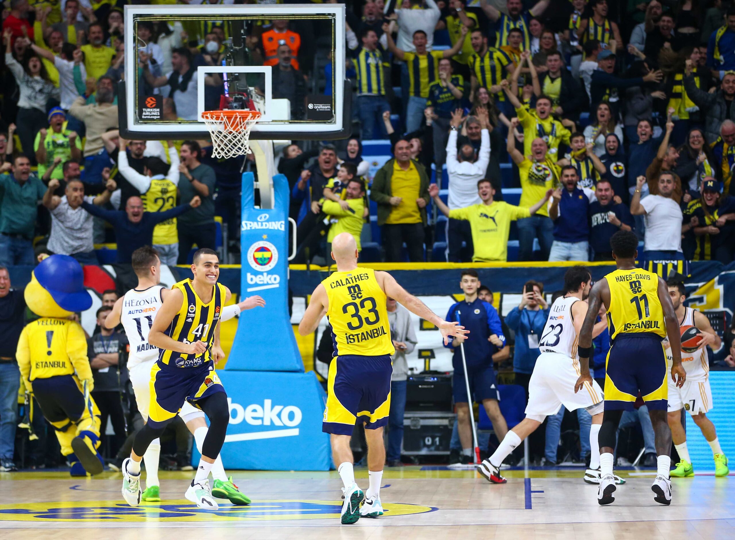 FENERBAHÇE GALİP AYRILDI