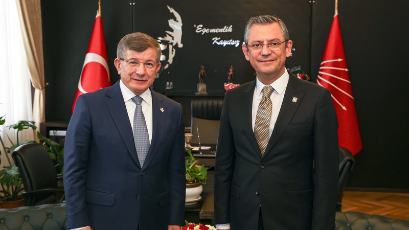 ÖZGÜR ÖZEL DAVUTOĞLU İLE GÖRÜŞTÜ