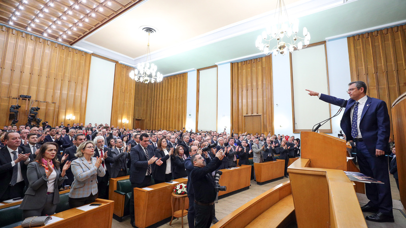 ÖZGÜR ÖZEL: “ATATÜRK MİLLİYETÇİSİYİZ”