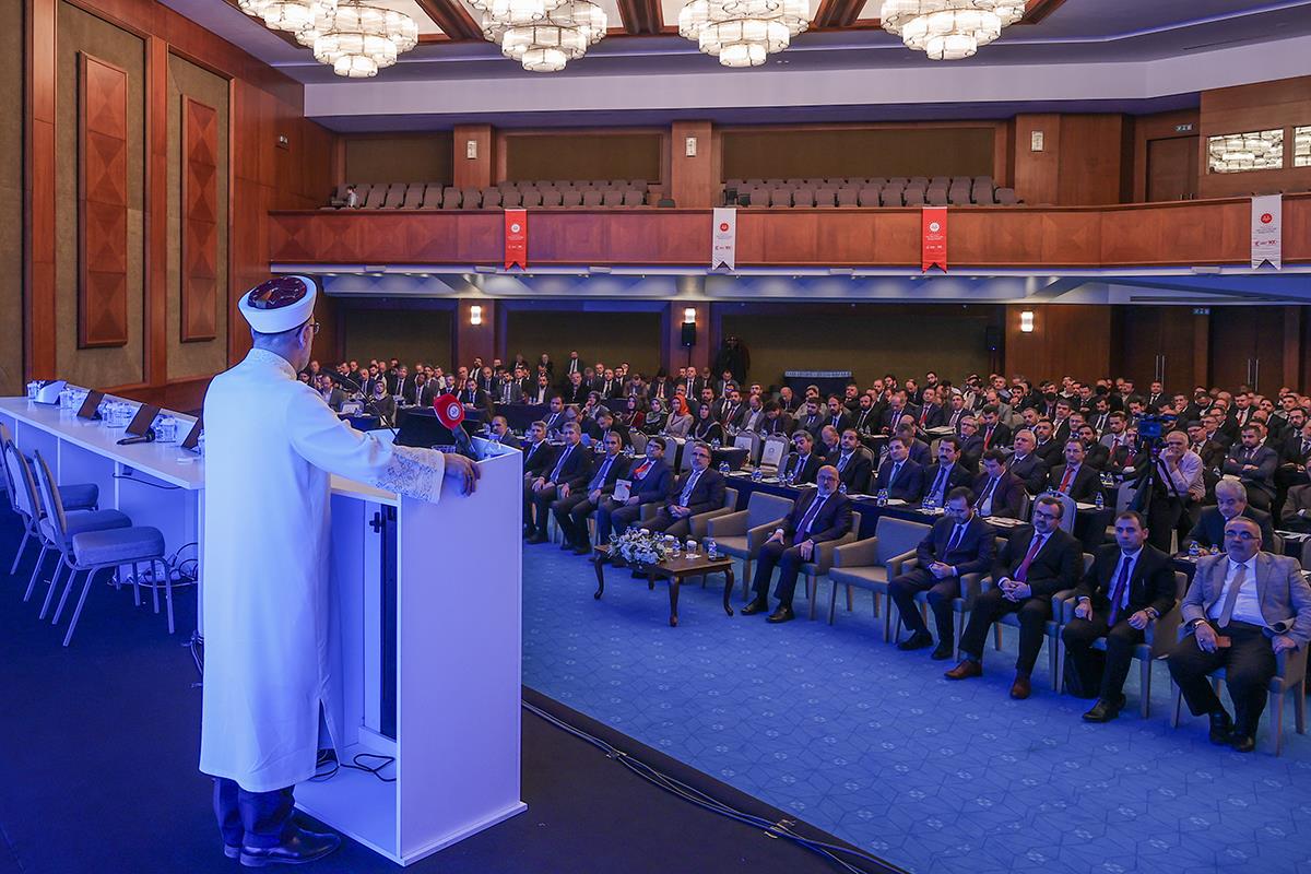 ALİ ERBAŞ: “İSLAM’IN AHLAK İLKELERİNİ VE EVRENSEL DEĞERLERİNİ İNSANLIĞA YENİDEN TEKLİF ETMELİYİZ”