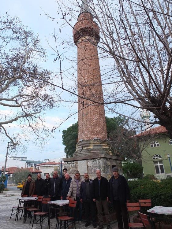 Burhaniye Geriş Mahallesinde yer