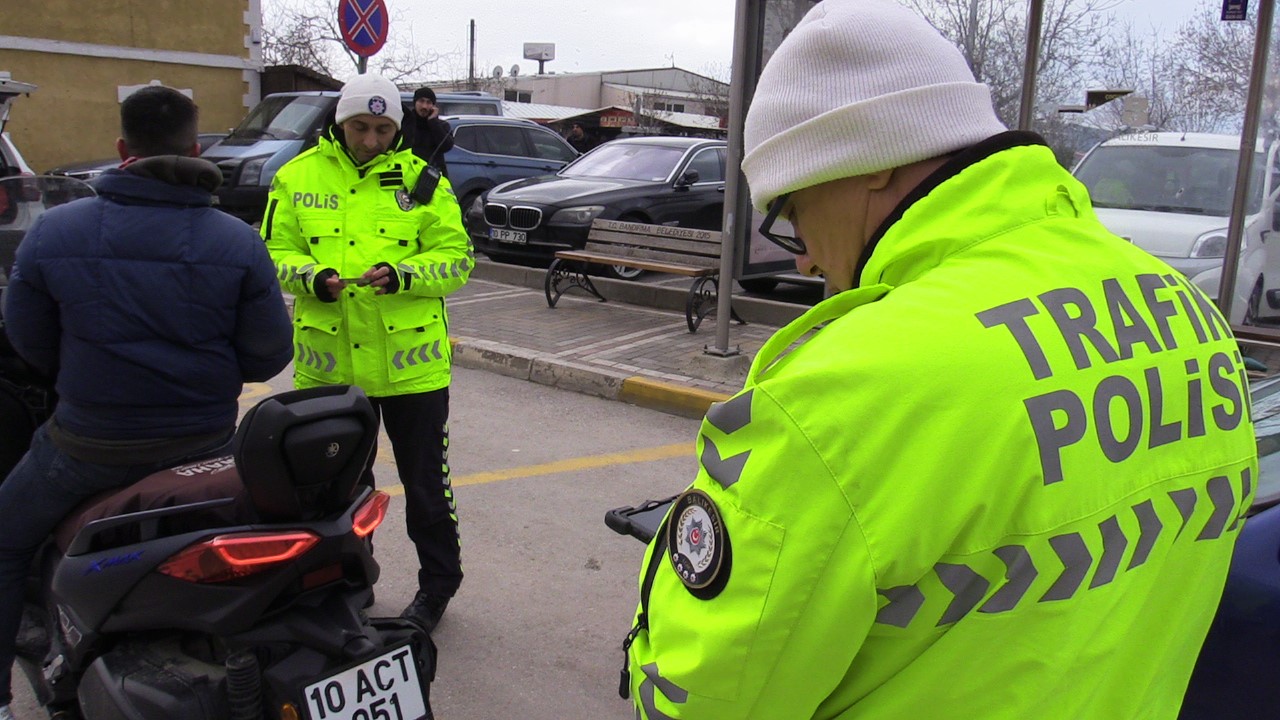 Bandırma’da trafik polisleri tarafından