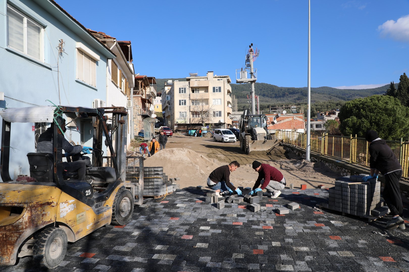 AVCILAR MAHALLESİ’NE YENİ MEYDAN DÜZENLEMESİ