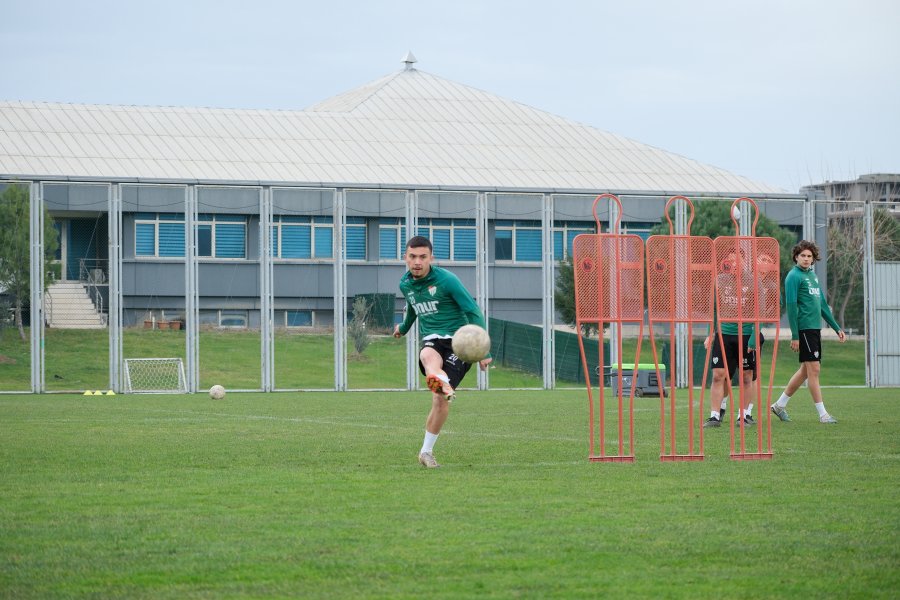 BURSASPOR’DAN YOĞUN TEMPOLU ANTRENMAN