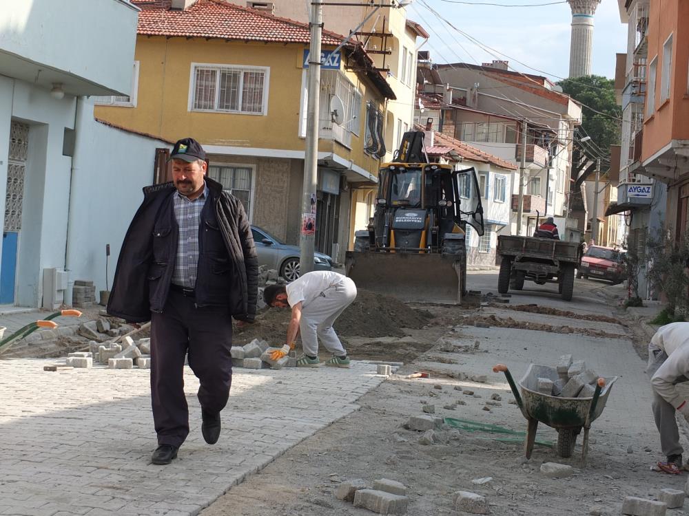 Burhaniye Belediyesi, Atatürk Caddesinde