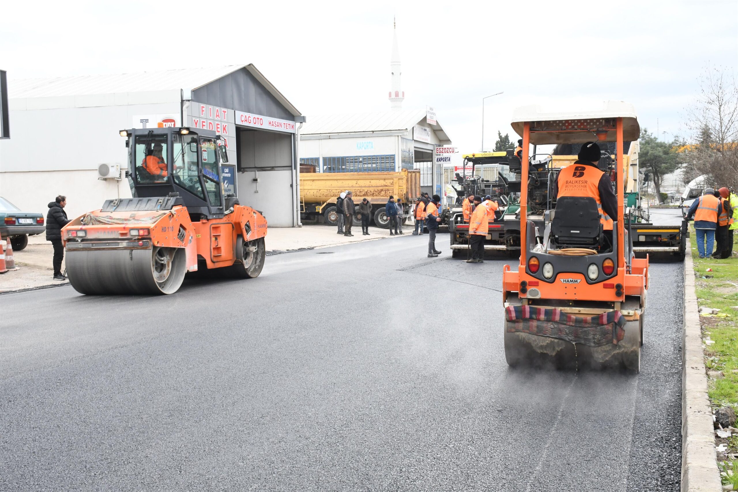 Buyuksehir Kucuk Sanayi Sitesinin yollarini yeniliyor 7 scaled - Marmara Bölge: Balıkesir Son Dakika Haberleri ile Hava Durumu